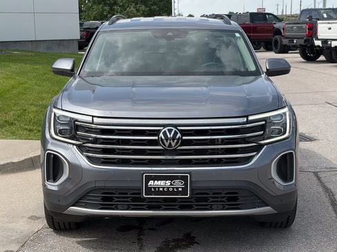 Used 2025 Volkswagen Atlas SE AWD/4WD image 8