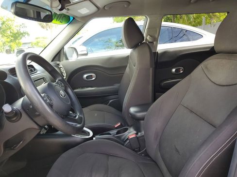 Used 2018 Kia Soul FWD image 17