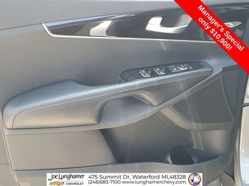 Used 2020 Kia Sorento LX AWD/4WD image 21