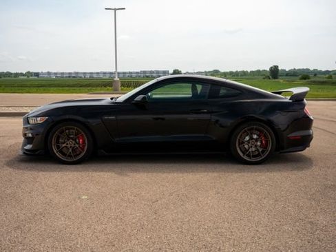 Used 2016 Ford Mustang Shelby GT350R RWD image 4