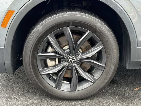 Used 2024 Volkswagen Tiguan SE w/ Panoramic Sunroof Package AWD/4WD image 8