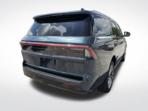 New 2026 Lincoln Navigator Reserve image 3