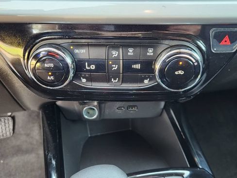 Used 2025 Chevrolet Trax LT w/ Driver Confidence Package FWD image 18