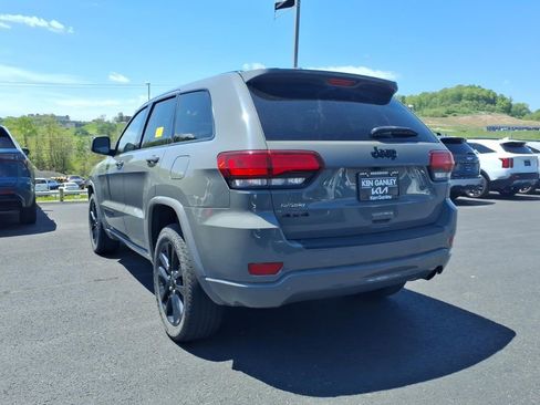 Used 2020 Jeep Grand Cherokee Altitude AWD/4WD image 8
