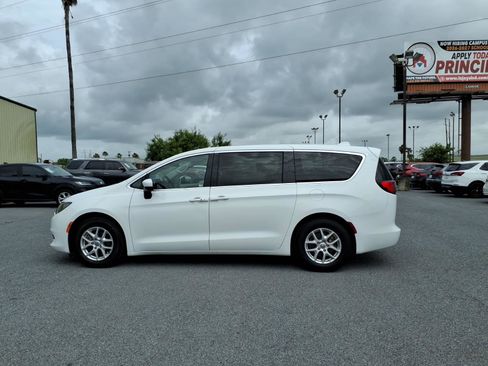Used 2020 Chrysler Voyager LX FWD image 5