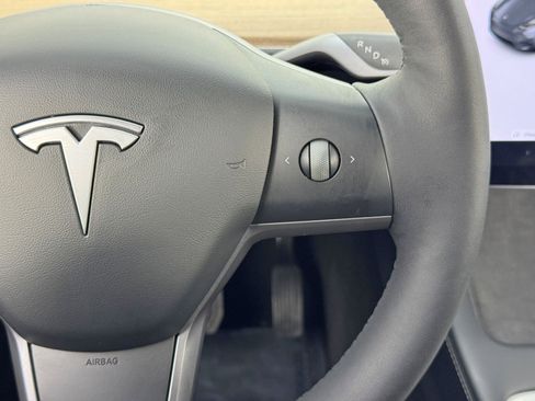 Used 2021 Tesla Model Y Long Range image 20