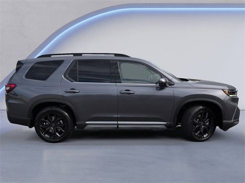 New 2025 Honda Pilot Touring image 3