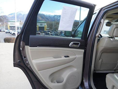 Used 2020 Jeep Grand Cherokee Limited image 19