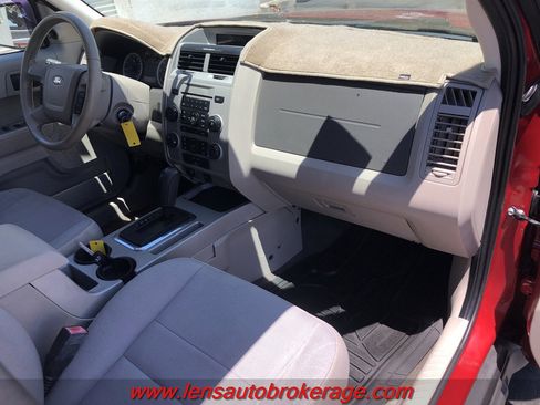 Used 2011 Ford Escape XLT AWD/4WD image 18