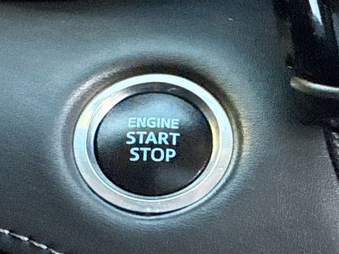 Used 2021 Toyota Highlander Limited image 9