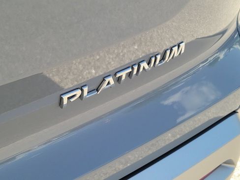 Used 2025 Nissan Pathfinder Platinum FWD image 9