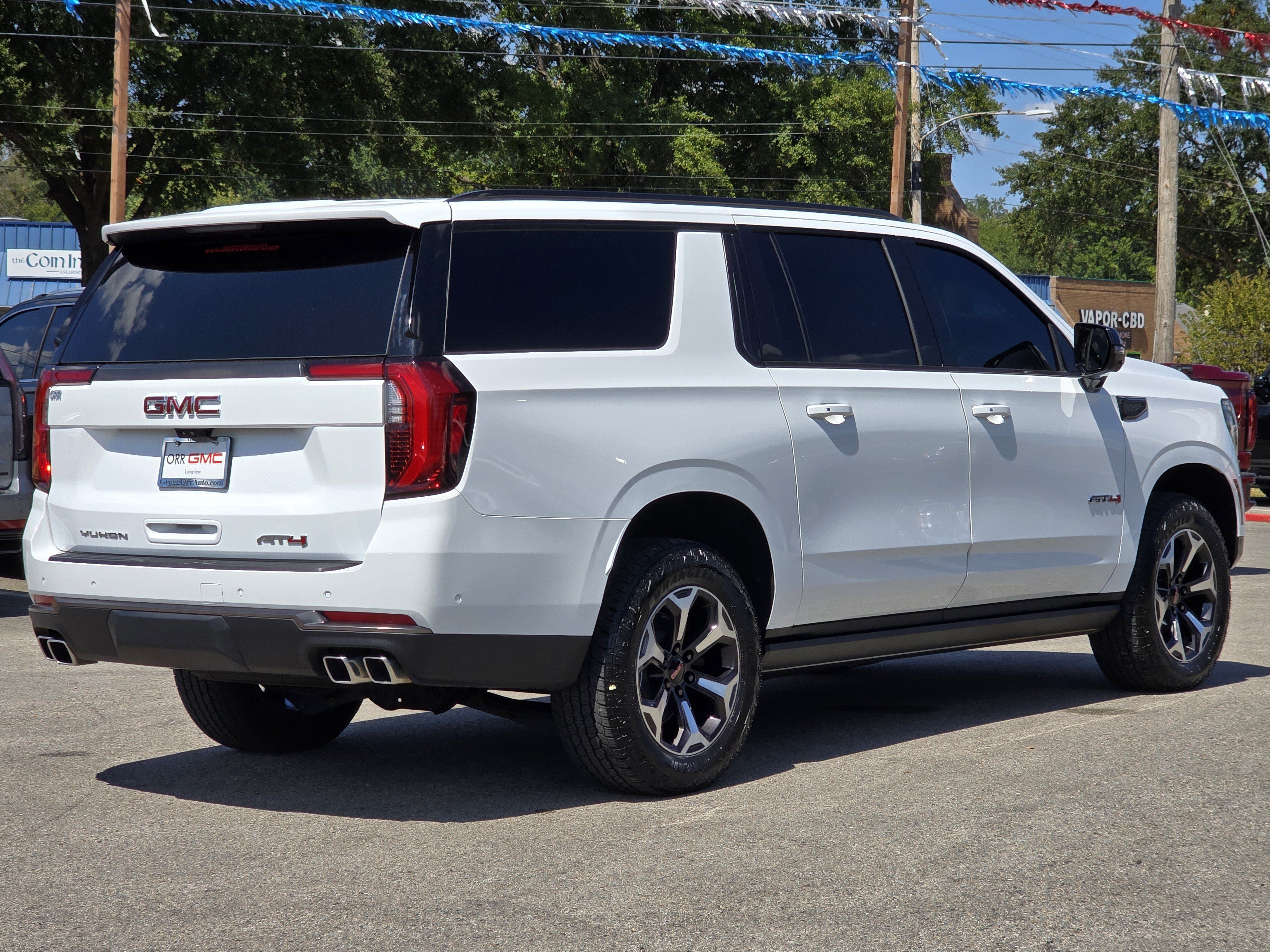 Used 2025 GMC Yukon XL AT4 Ultimate w/ LPO, AT4 Appearance Package AWD/4WD image 4