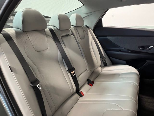 Used 2025 Hyundai Elantra Limited FWD image 14