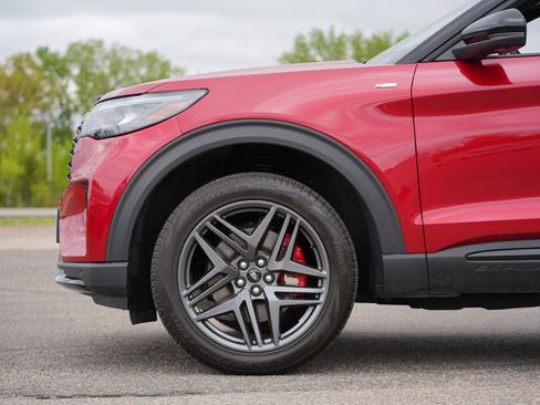 Used 2025 Ford Explorer ST-Line w/ Premium Package AWD/4WD image 13