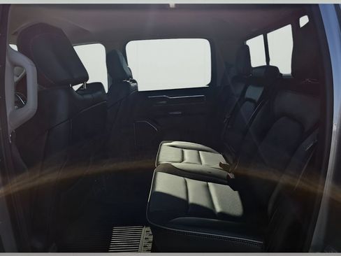 Used 2022 RAM 1500 Laramie AWD/4WD image 9