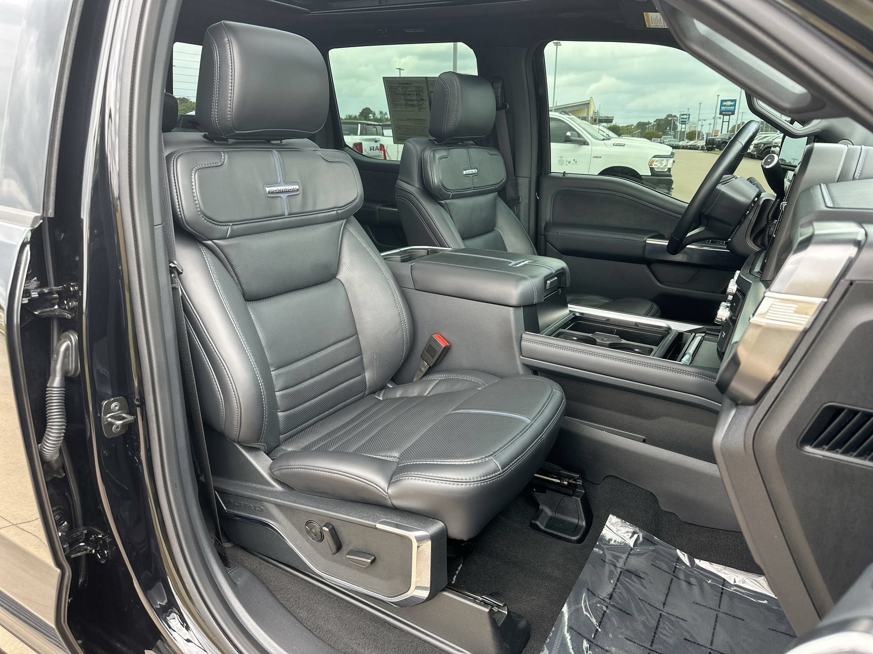 Used 2025 Ford F350 Platinum AWD/4WD image 26
