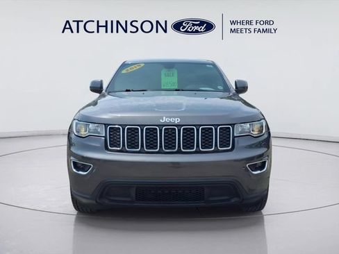Used 2019 Jeep Grand Cherokee Laredo w/ Security & Convenience Group AWD/4WD image 2