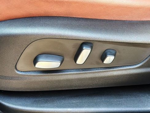 Certified 2022 Cadillac XT5 Premium Luxury FWD image 25