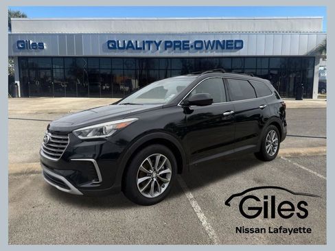 Used 2017 Hyundai Santa Fe SE FWD image 1