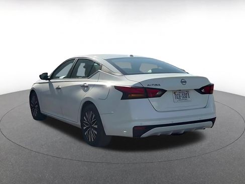 Used 2025 Nissan Altima 2.5 SV FWD image 11