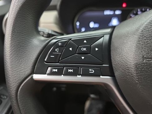 Used 2021 Nissan Versa SV image 21