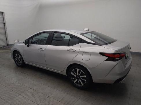 Used 2025 Nissan Versa SV image 3