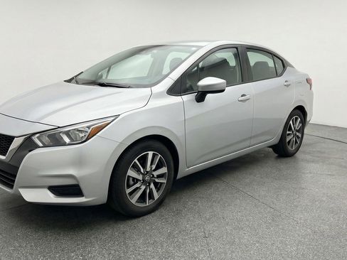 Used 2025 Nissan Versa SV image 3