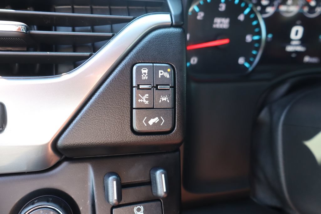 Used 2020 Chevrolet Suburban Premier w/ Premier Plus Edition AWD/4WD image 17