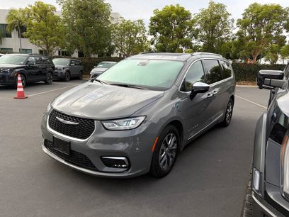 Used 2023 Chrysler Pacifica Pinnacle