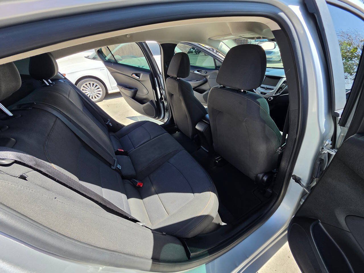 Used 2018 Chevrolet Cruze LS FWD image 28