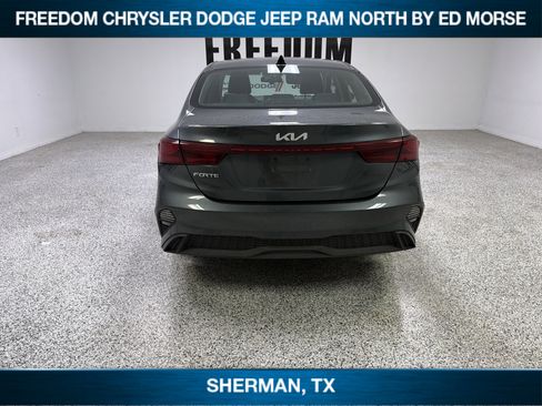 Used 2023 Kia Forte LXS w/ LXS Technology Package FWD image 5