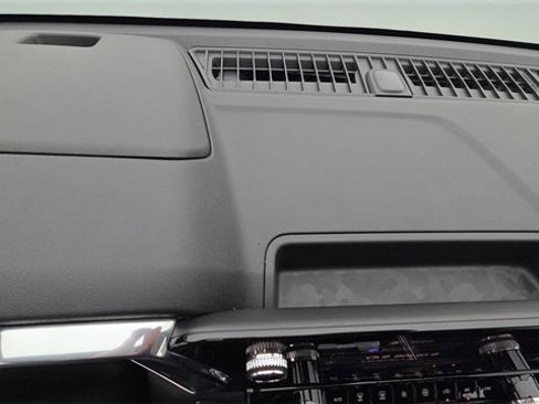 New 2026 GMC Canyon Elevation w/ Convenience Package image 9