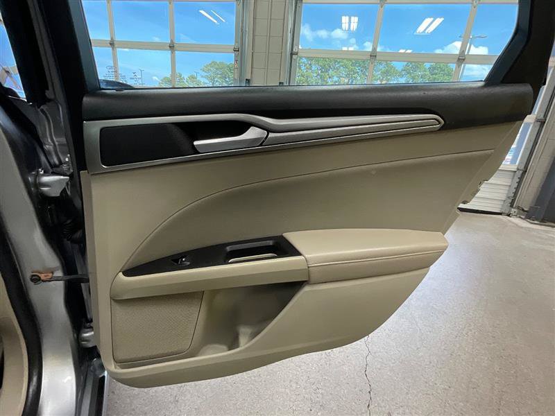 Used 2020 Ford Fusion SE FWD image 26