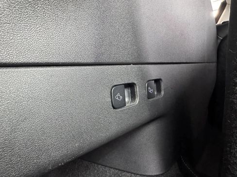 Used 2022 Tesla Model Y Long Range image 24