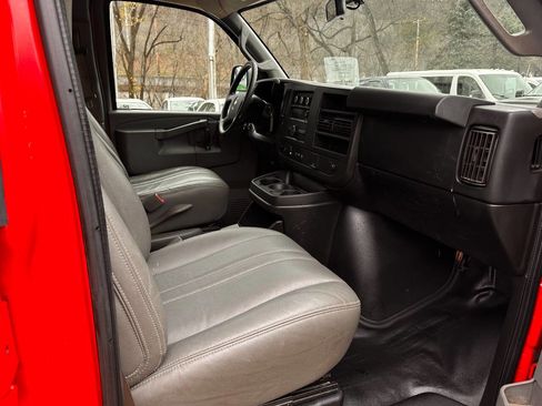 Used 2018 Chevrolet Express 2500 image 8