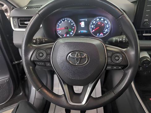 Used 2020 Toyota RAV4 XLE Premium image 11