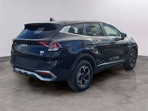 Certified 2025 Kia Sportage LX image 4