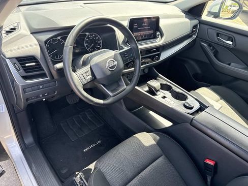 Used 2025 Nissan Rogue SV AWD/4WD image 24
