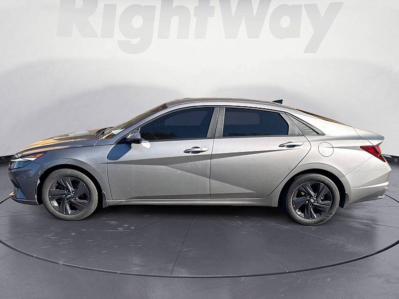 Used 2023 Hyundai Elantra SEL FWD image 2
