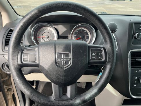 Used 2016 Dodge Grand Caravan American Value Package image 9