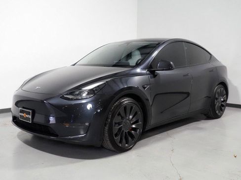 Used 2024 Tesla Model Y Performance image 11