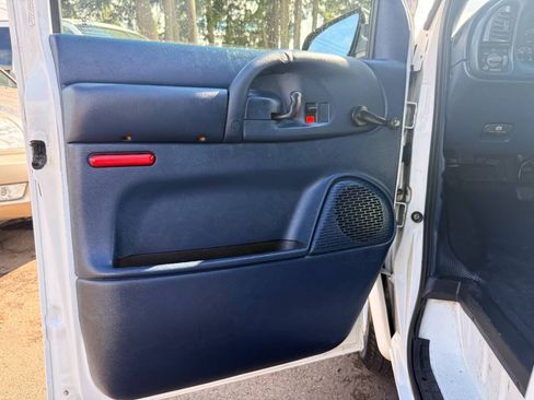 Used 2000 GMC Safari RWD image 25