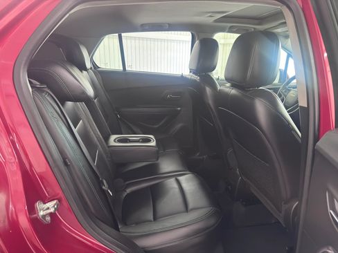 Used 2015 Chevrolet Trax LTZ w/ LPO, Cargo Package FWD image 11