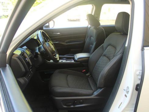 Used 2022 Nissan Pathfinder SV w/ SV Black Package FWD image 10