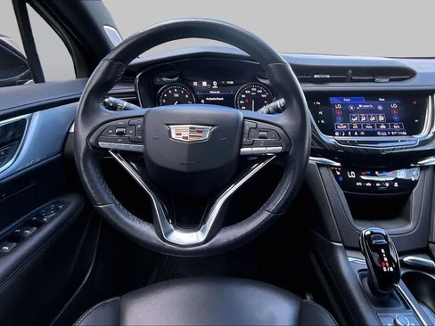Used 2023 Cadillac XT6 Premium Luxury w/ Technology Package AWD/4WD image 6