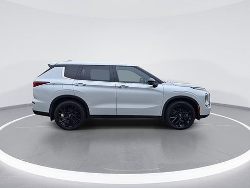 Used 2023 Mitsubishi Outlander SE AWD/4WD image 10