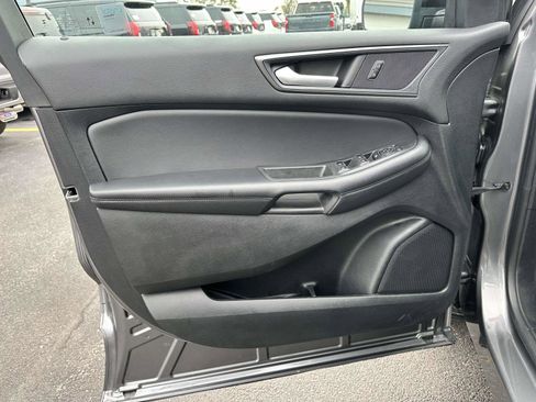 Used 2023 Ford Edge SE w/ Black Appearance Package image 9