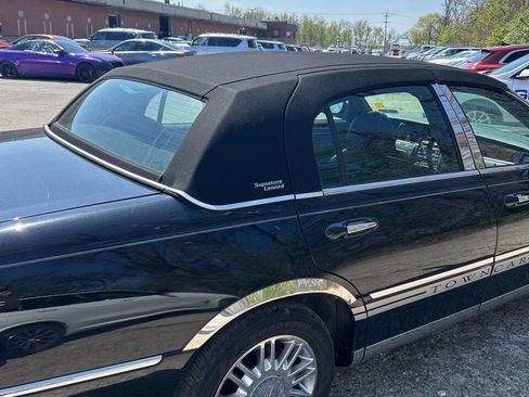 Used 2008 Lincoln Town Car Signature Limited RWD image 4
