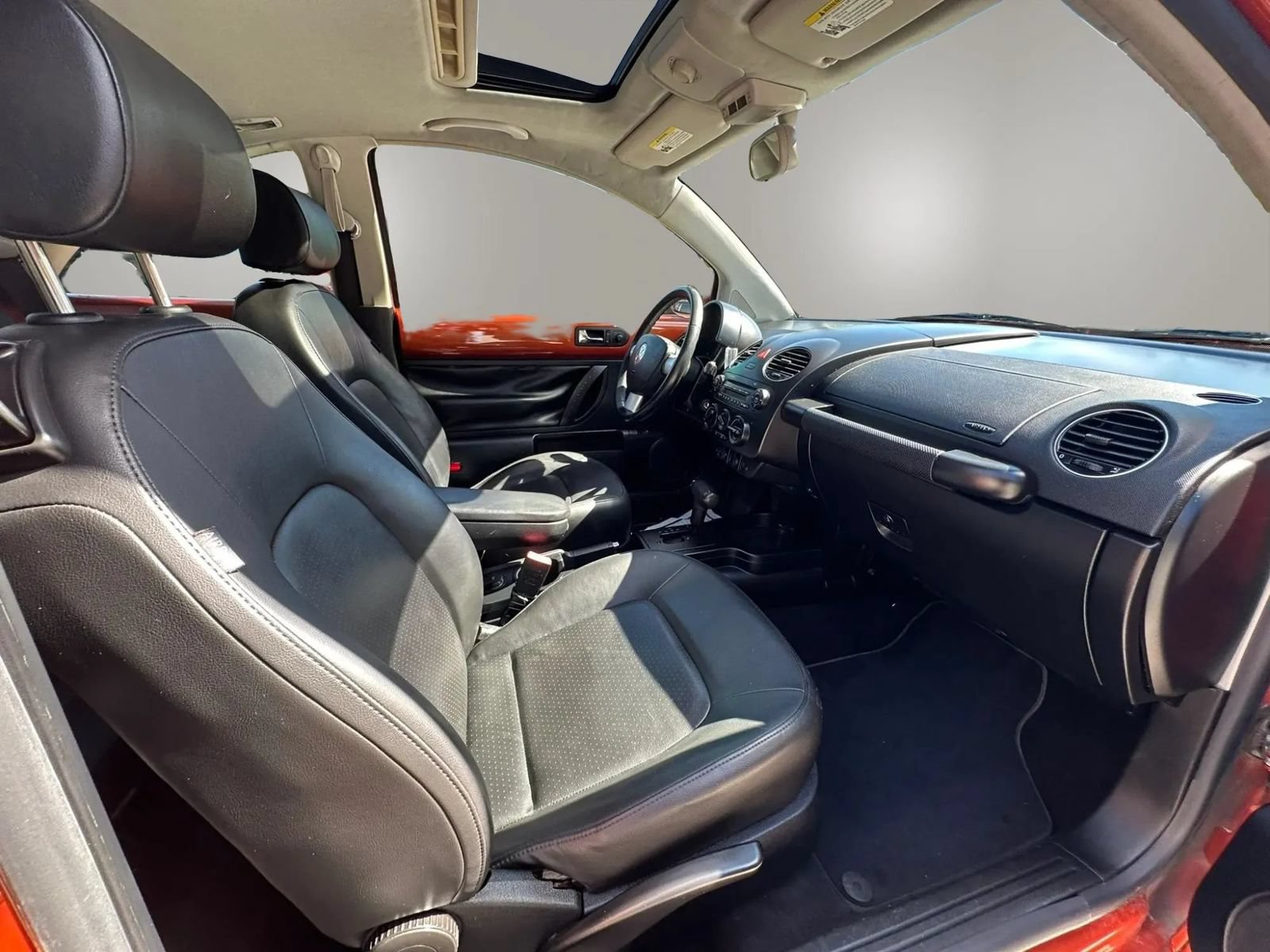 Used 2010 Volkswagen Beetle Final Edition FWD image 14