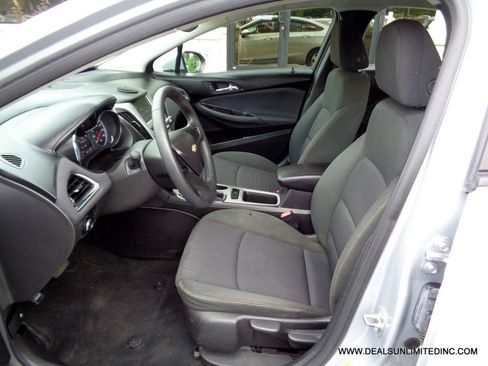 Used 2016 Chevrolet Cruze LS FWD image 8